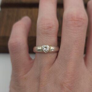Size 8.25 Sterling Silver Clear Cubic Zirconia Heart Gem Ring A1355